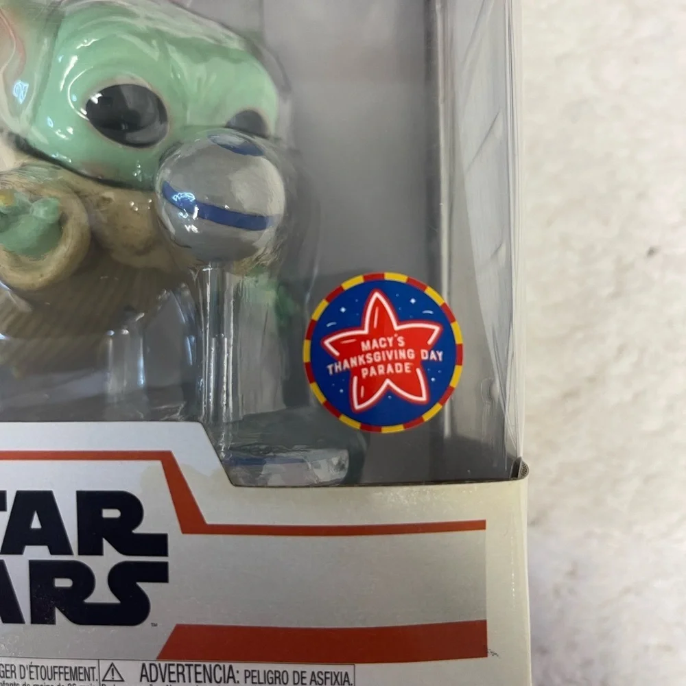 Funko Pop! Deluxe: Star Wars - Grogu Macy's Thanksgiving Day Parade #475 - Picture 2 of 6